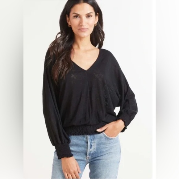 NWT Evereve Layla Black Lightweight Smocked Top size small - Picture 2 of 9